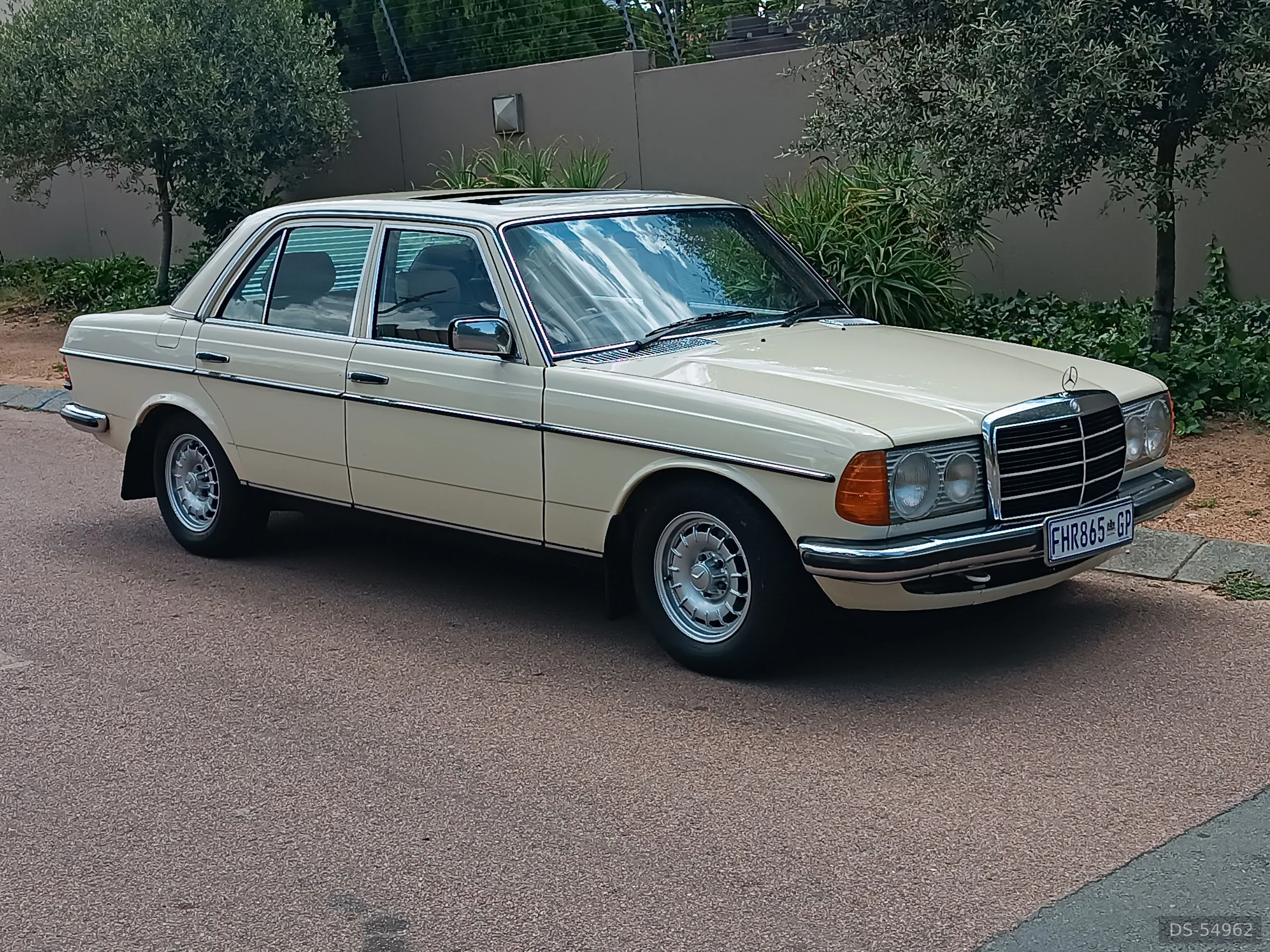 1981 Mercedes-Benz C Class W123.