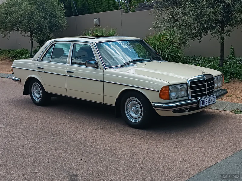 1981 Mercedes-Benz C Class W123. in Johannesburg