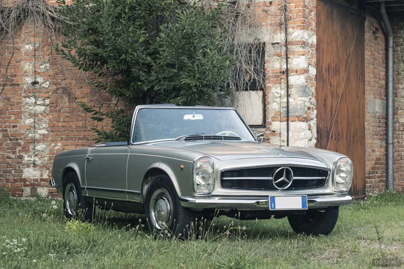 1965 Mercedes-Benz SL 230 Pagoda in Varese 2