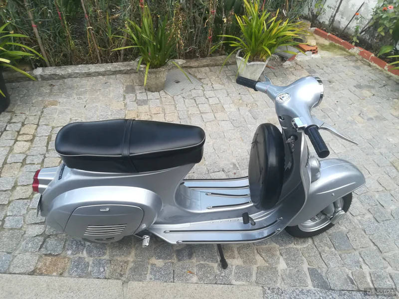 1974 Piaggio Vespa 50s in Viana Do Castelo 2