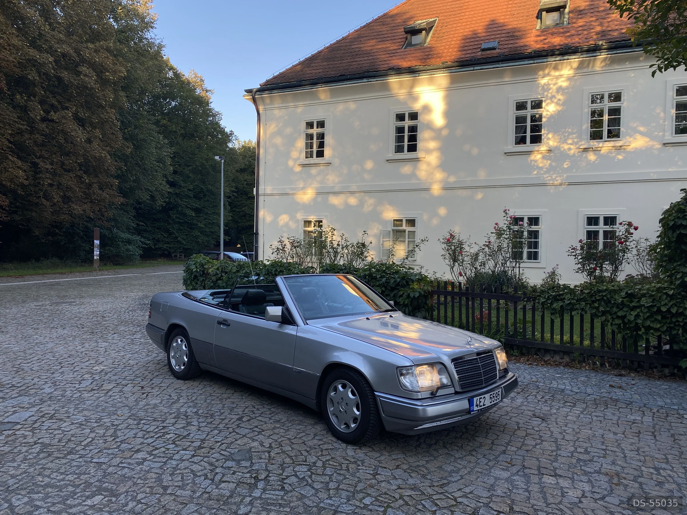 1993 Mercedes-Benz E320