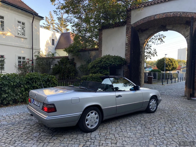 1993 Mercedes-Benz E320 in Praha 2