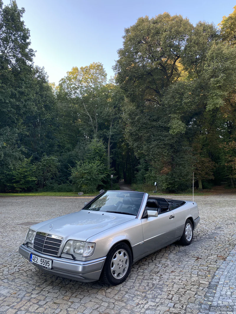 1993 Mercedes-Benz E320 in Praha 8