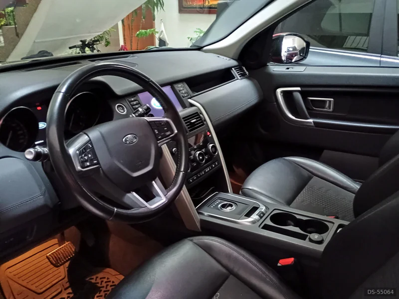 2019 Land Rover Discovery in Bogota 6