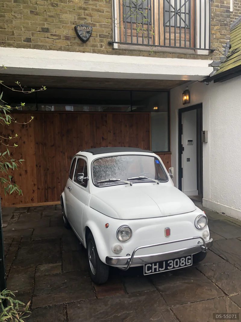 1968 Fiat 500 L in London 3