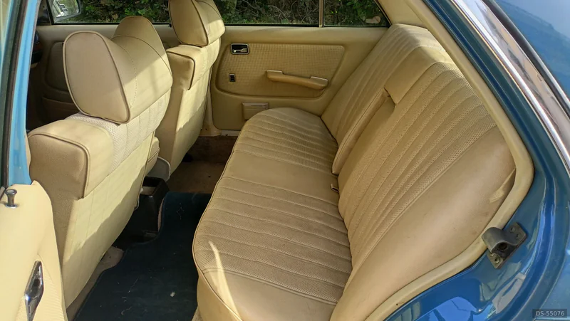 1977 Mercedes-Benz W123 in Heraklion 4