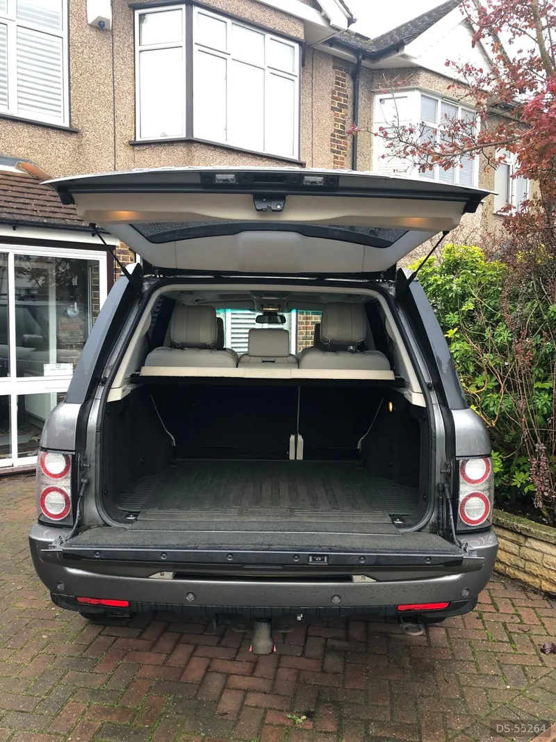 2010 Land Rover Range Rover in Bedford 4