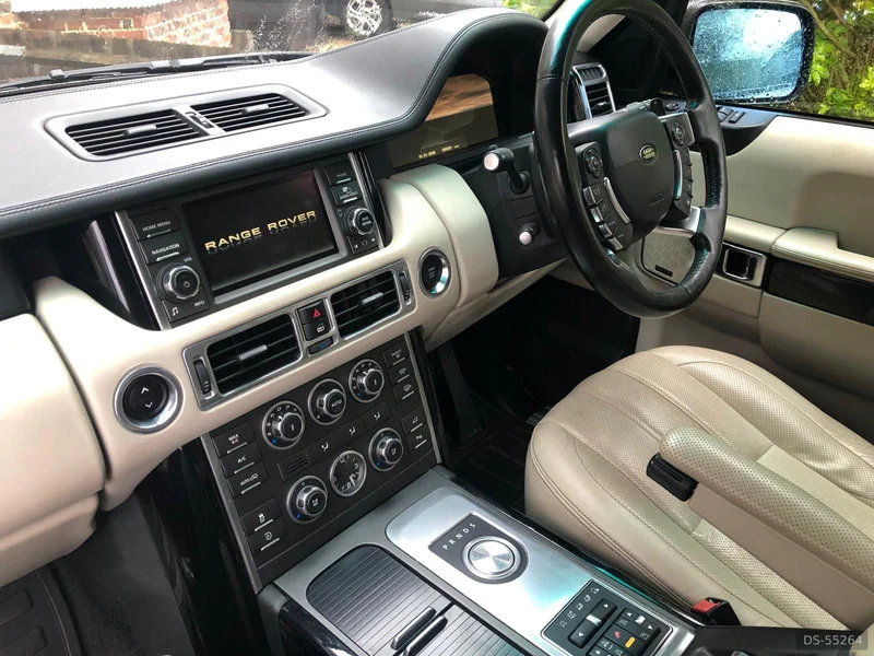 2010 Land Rover Range Rover in Bedford 7