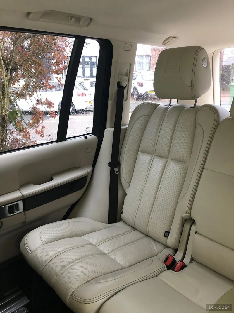 2010 Land Rover Range Rover in Bedford 9