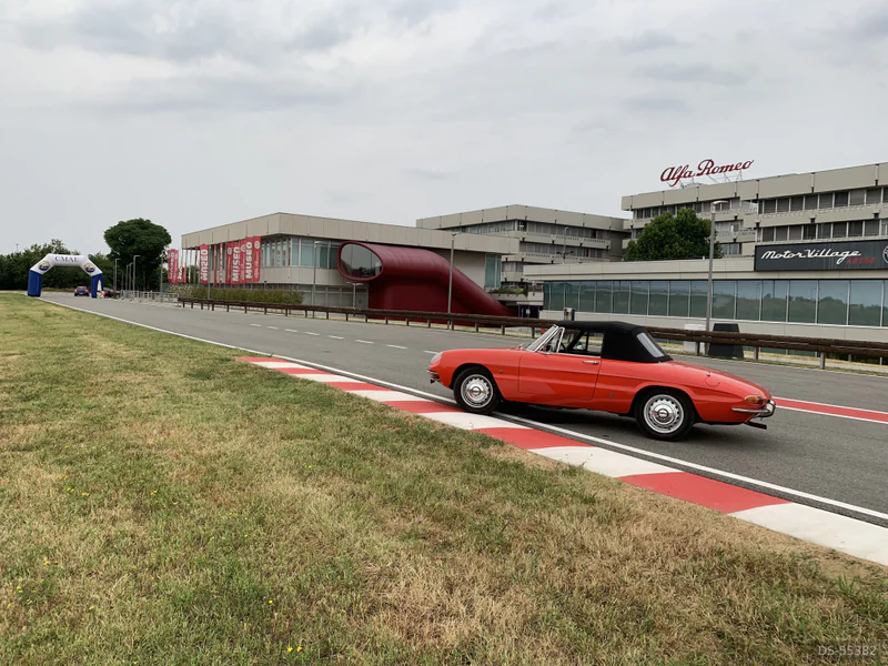1966 Alfa Romeo Duetto Spider in Milano 4