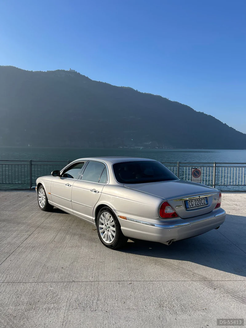 2004 Jaguar Xj8 in Gardone Riviera 3