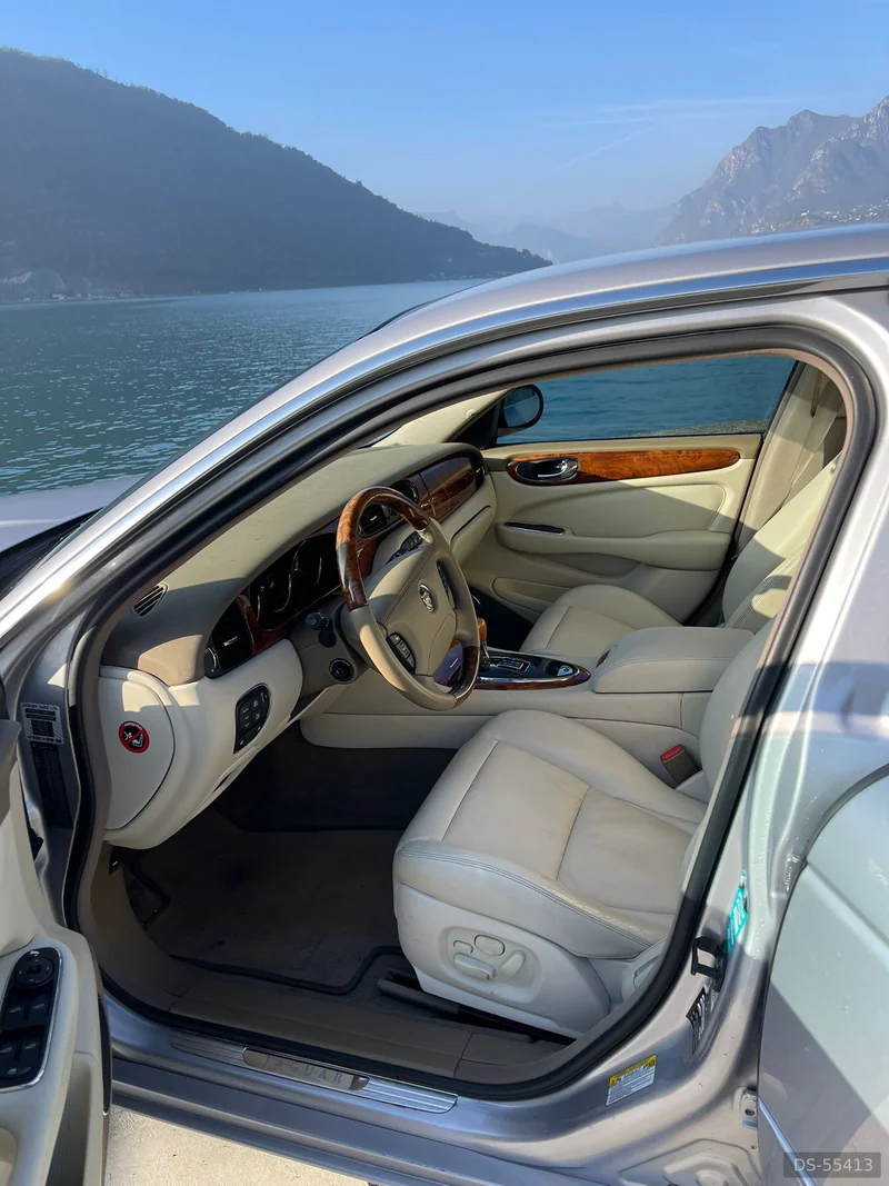 2004 Jaguar Xj8 in Gardone Riviera 11