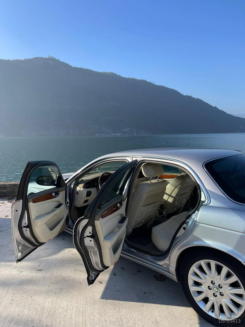2004 Jaguar Xj8 in Gardone Riviera 7