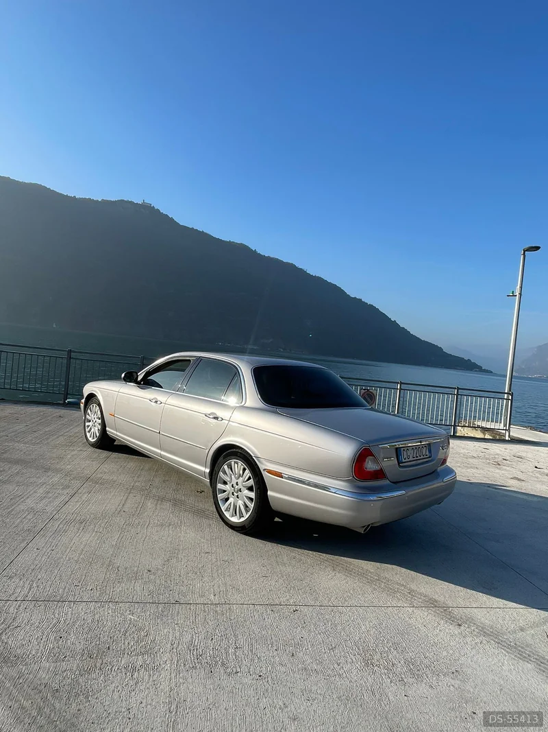 2004 Jaguar Xj8 in Gardone Riviera 10