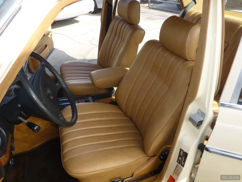 1985 Mercedes-Benz 230e in Bogotá D.c 2