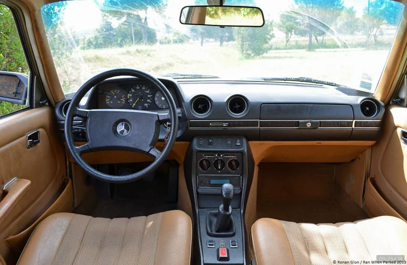 1985 Mercedes-Benz 230e in Bogotá D.c 3