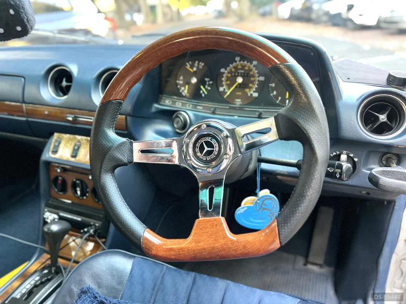 1982 Mercedes-Benz W123 230 Ce in London 2