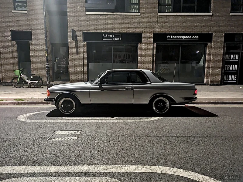 1982 Mercedes-Benz W123 230 Ce in London 3