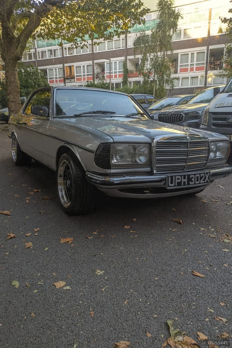 1982 Mercedes-Benz W123 230 Ce in London 4