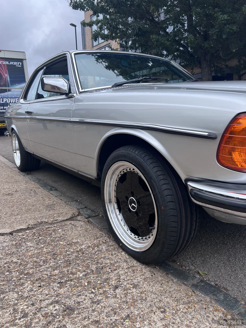 1982 Mercedes-Benz W123 230 Ce in London