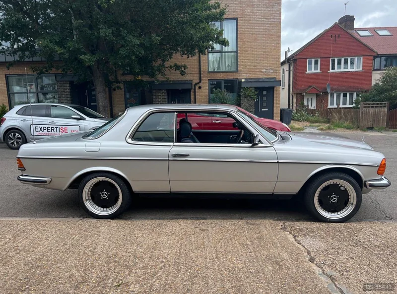 1982 Mercedes-Benz W123 230 Ce in London 6