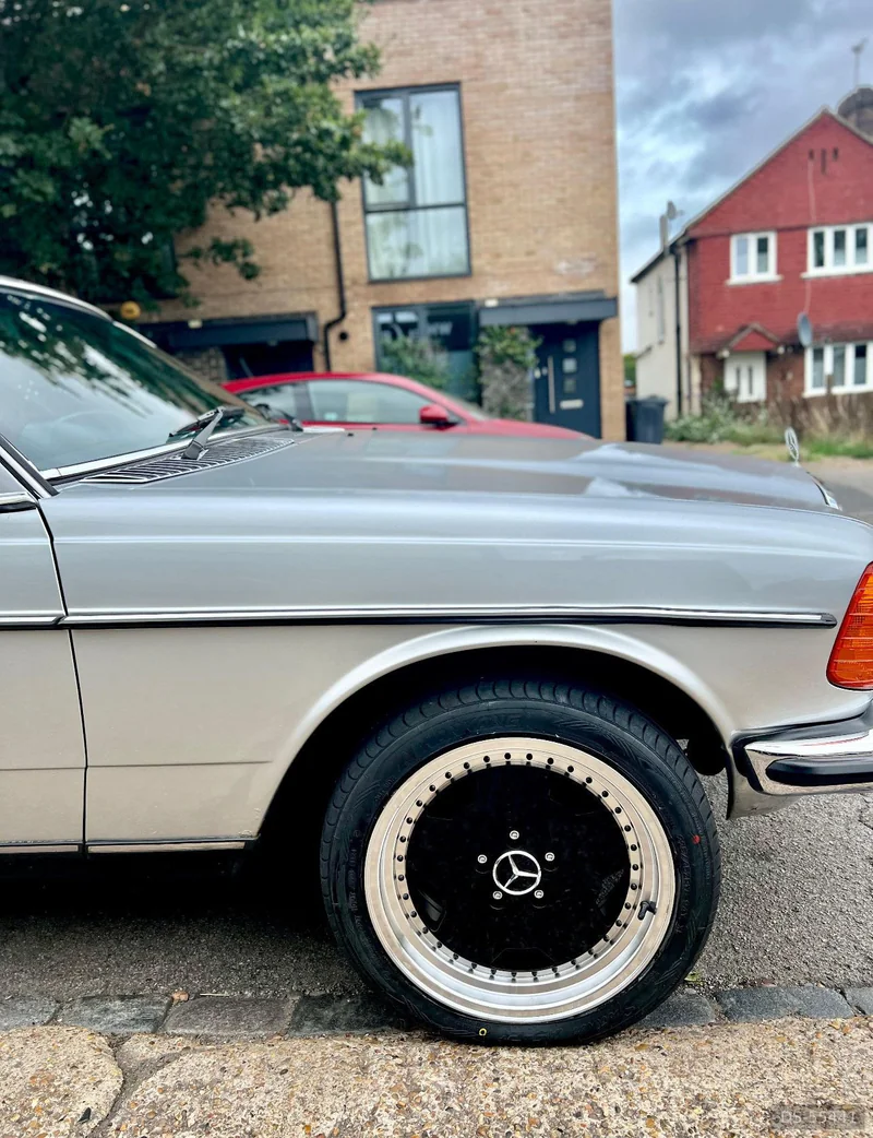 1982 Mercedes-Benz W123 230 Ce in London 7