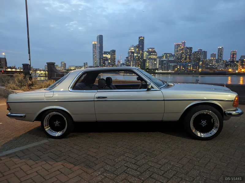 1982 Mercedes-Benz W123 230 Ce in London 9