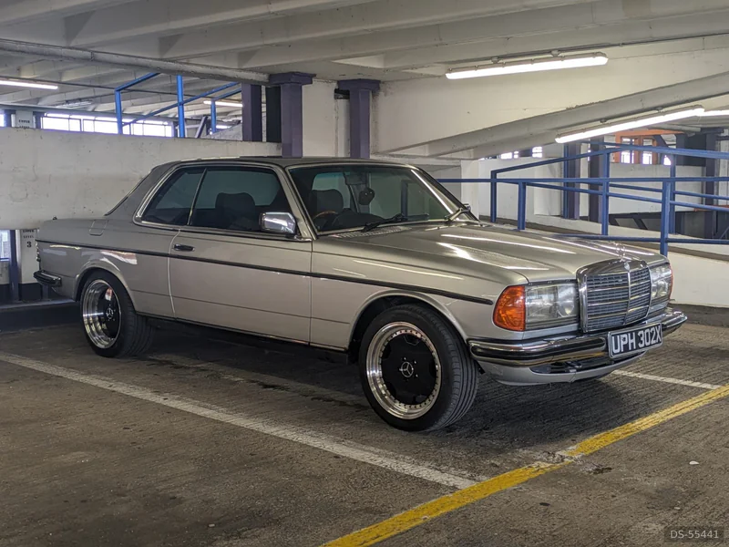 1982 Mercedes-Benz W123 230 Ce in London 10