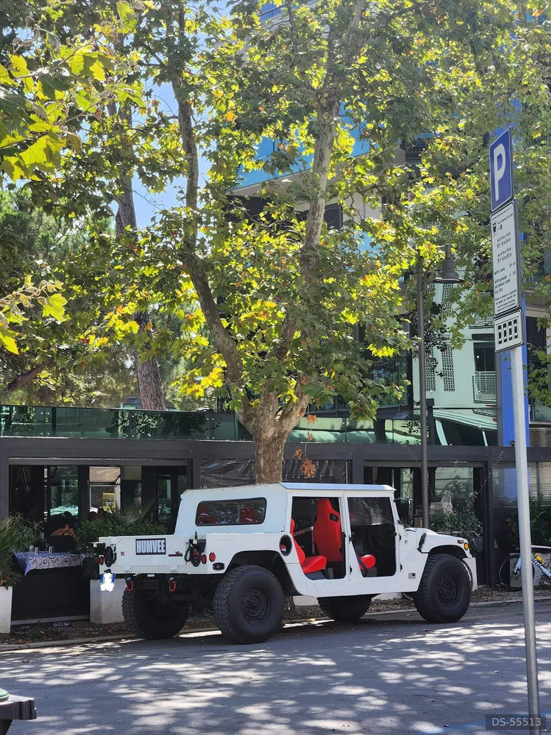 1988 Hummer H1 in Cesenatico 3