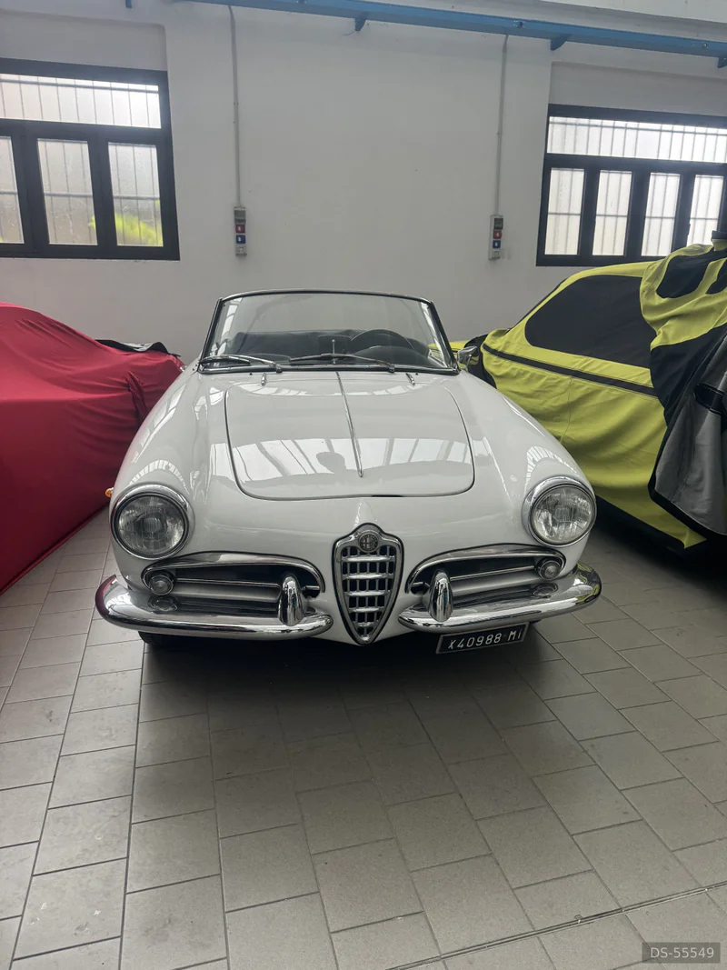1962 Alfa Romeo Giulietta Spider in Napoli 2
