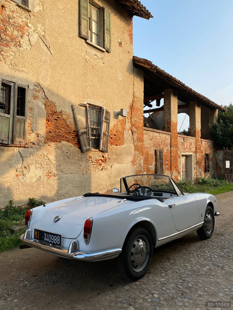 1962 Alfa Romeo Giulietta Spider in Napoli 3