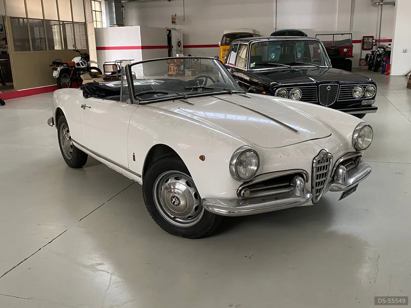1962 Alfa Romeo Giulietta Spider in Napoli 6