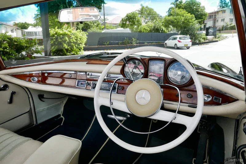 1965 Mercedes-Benz 220 SE Cabriolet in Brisbane 3