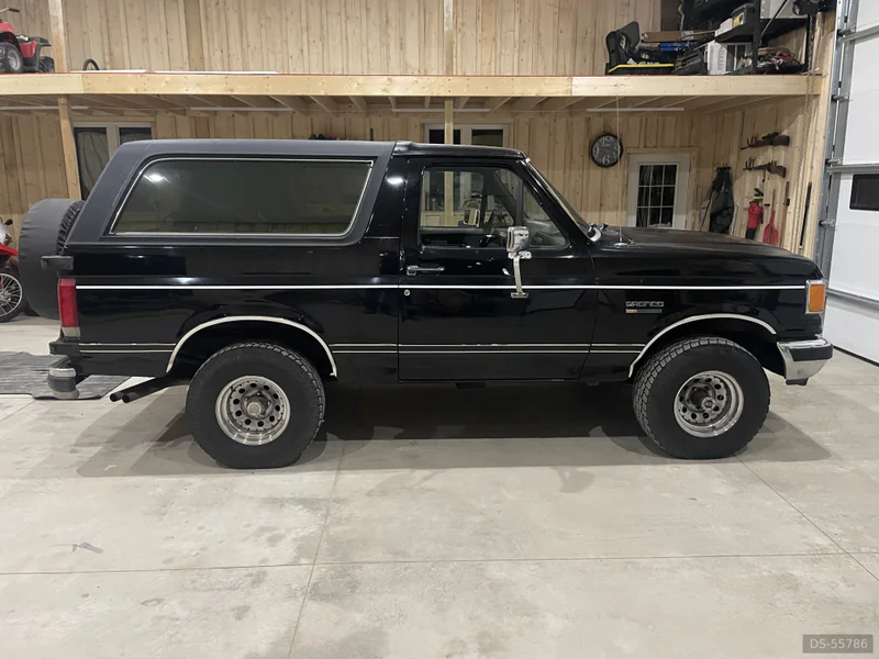 1989 Ford Bronco in Brigden 1