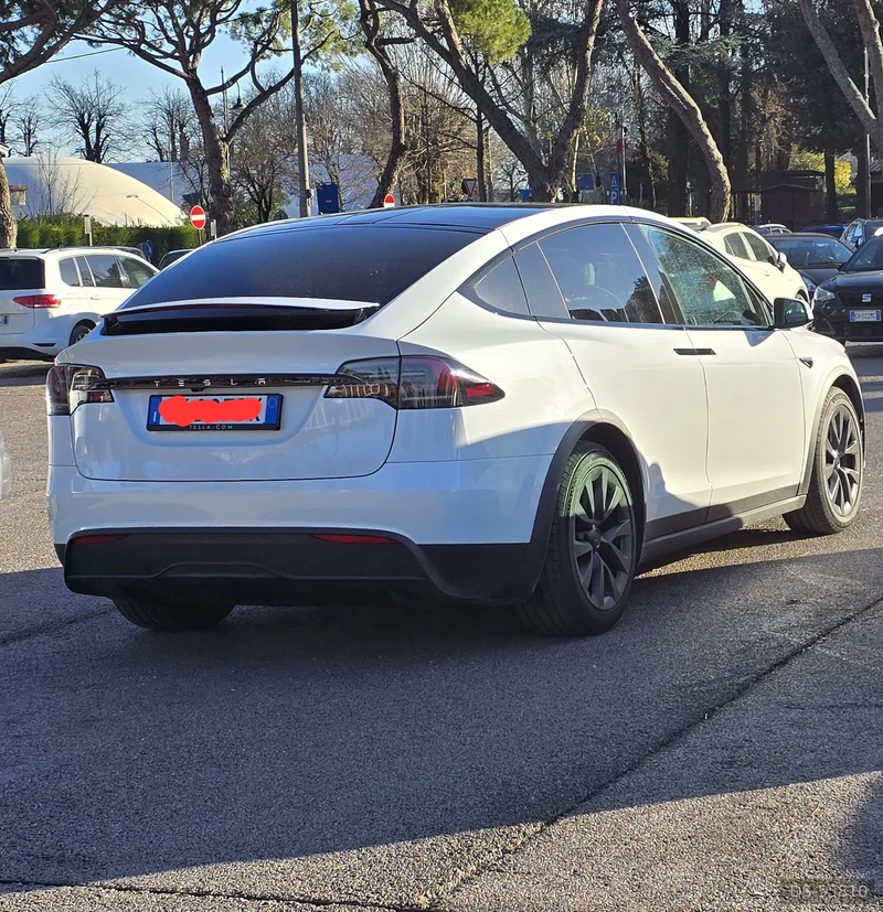 2024 Tesla Model X in Monselice 3