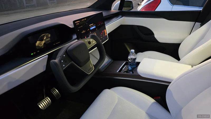 2024 Tesla Model X in Monselice 4