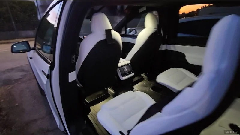 2024 Tesla Model X in Monselice 6