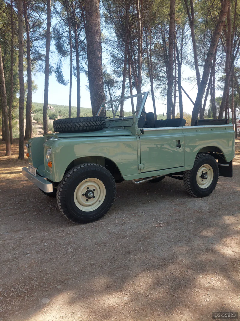 1974 Land Rover Series III in Baena 6