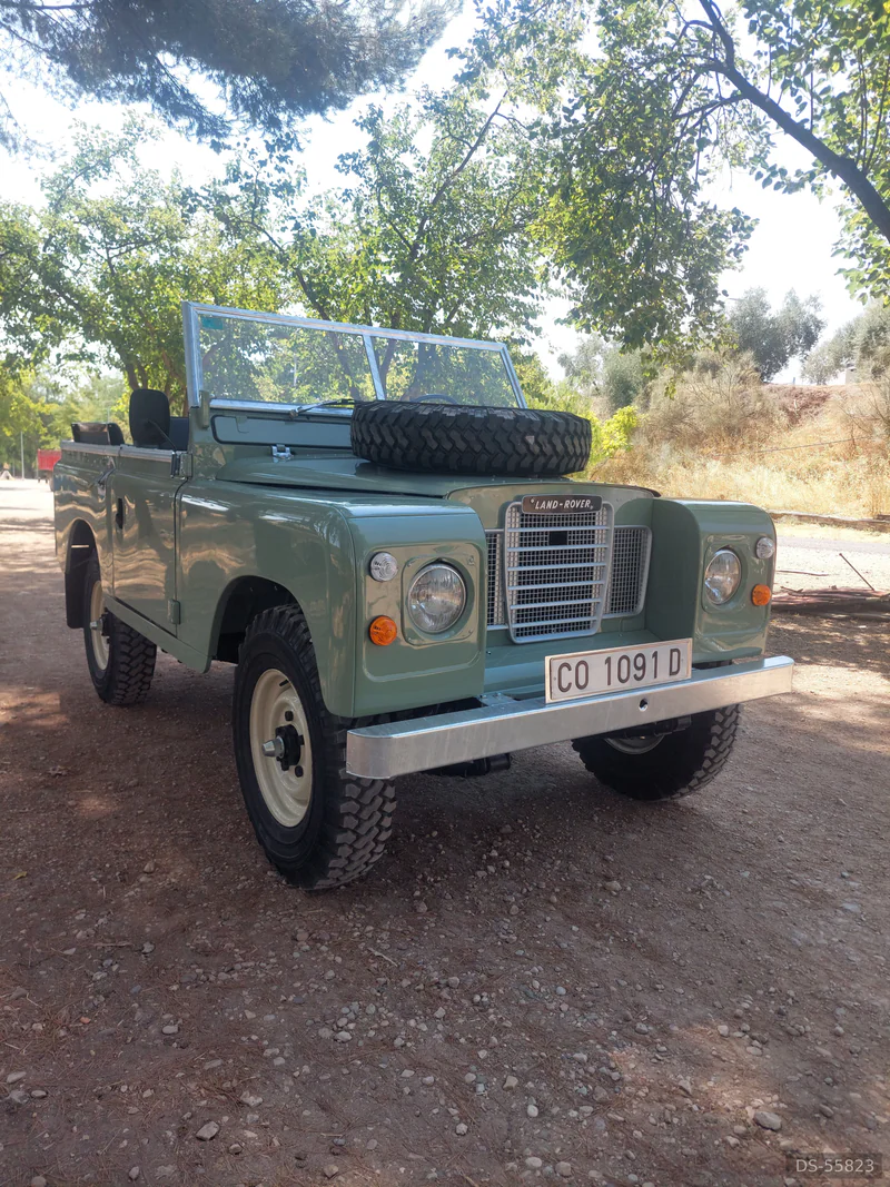 1974 Land Rover Series III in Baena 5