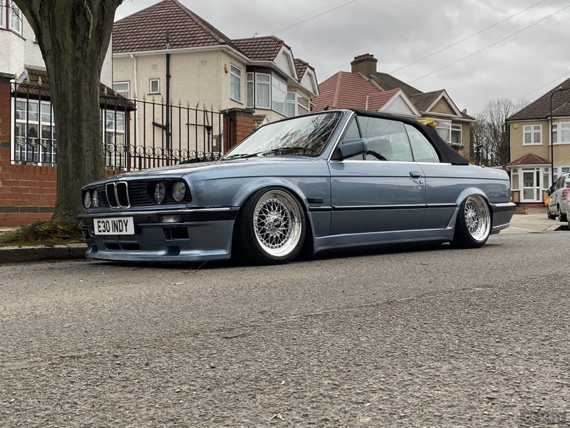 1987 BMW E30 325i in London