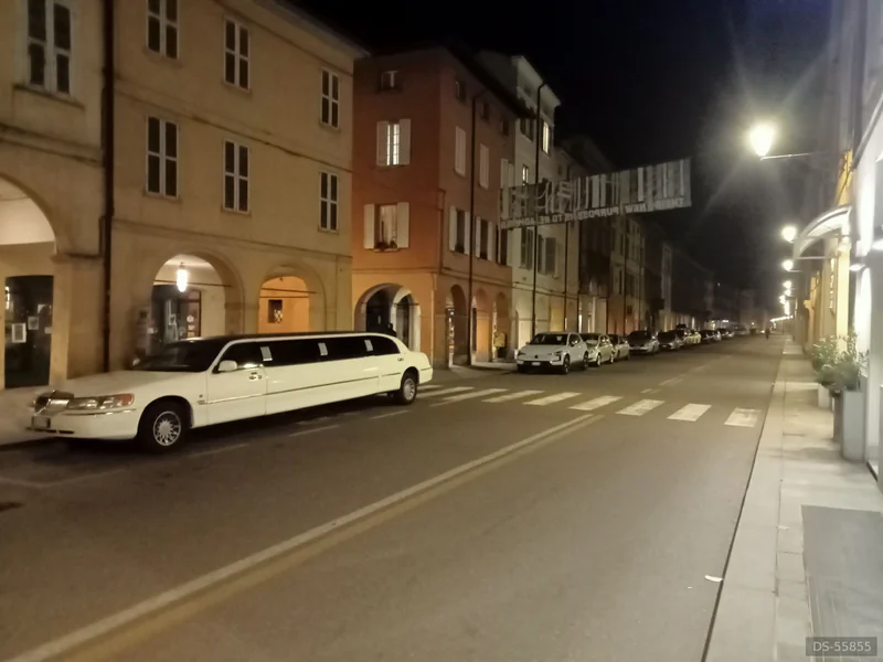 2002 Lincoln Town Car Limousine in Reggio Emilia 5