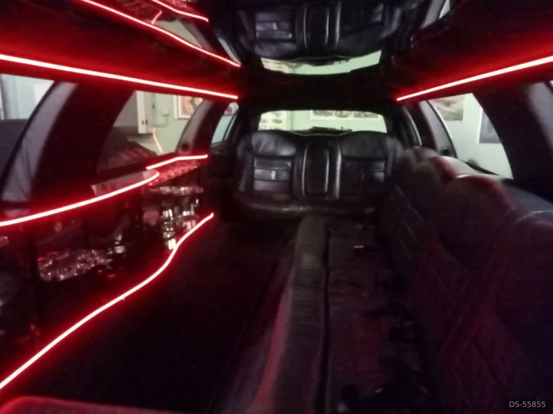 2002 Lincoln Town Car Limousine in Reggio Emilia 4