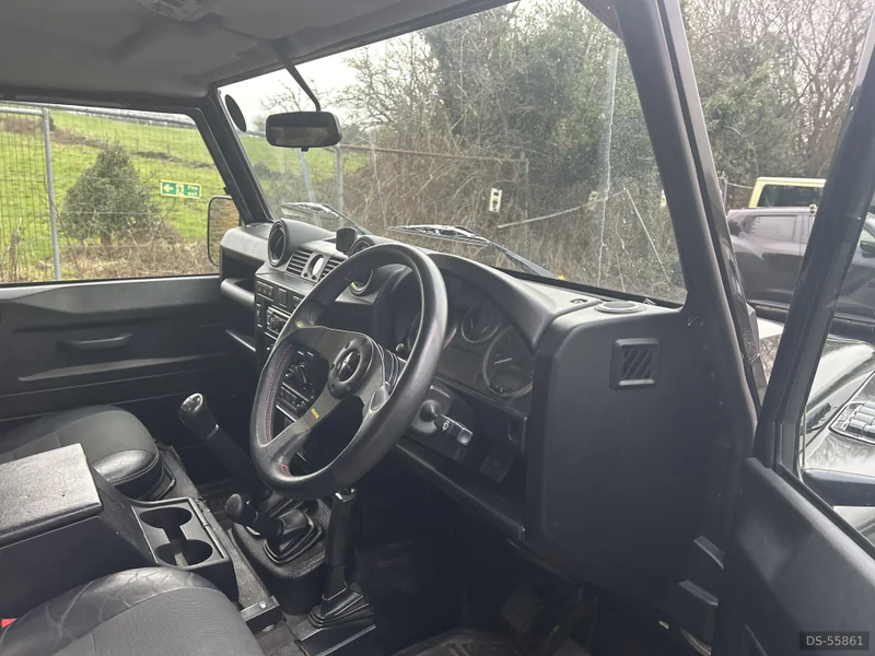 2013 Land Rover Defender 90 in Leeds 3
