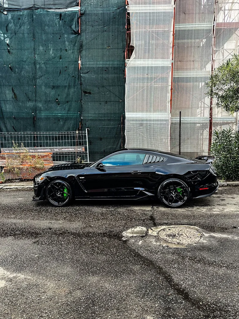 2017 Ford Mustang in Roma 4