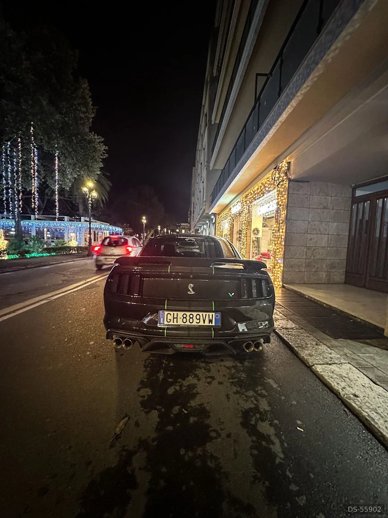 2017 Ford Mustang in Roma 5