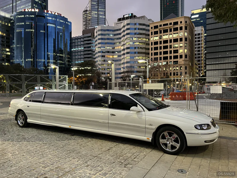2000 Holden Statesman Stretched in Kingsley 2