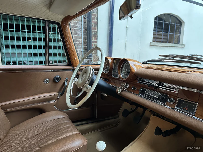 1963 Mercedes-Benz 220SEb in London 9