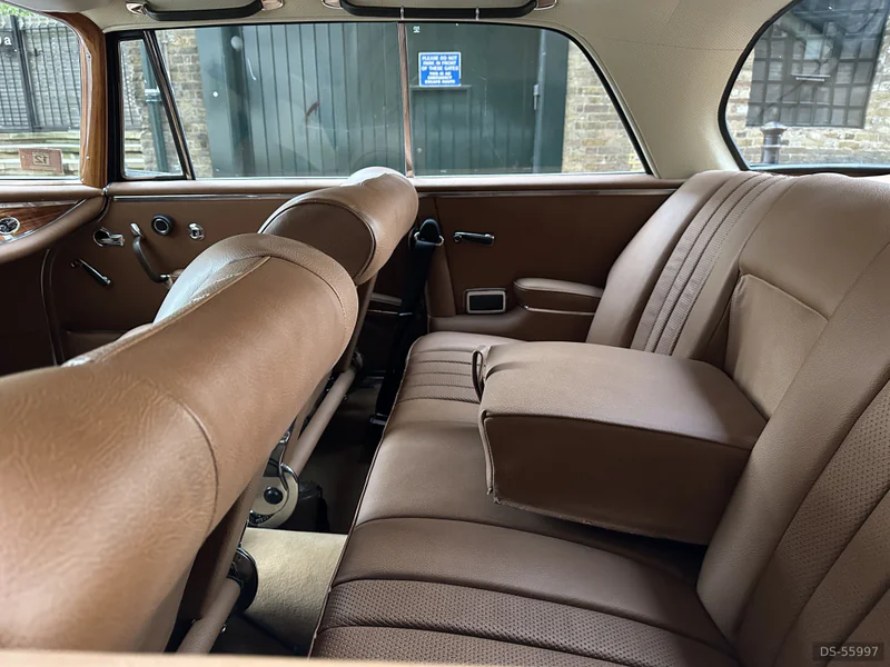 1963 Mercedes-Benz 220SEb in London 10
