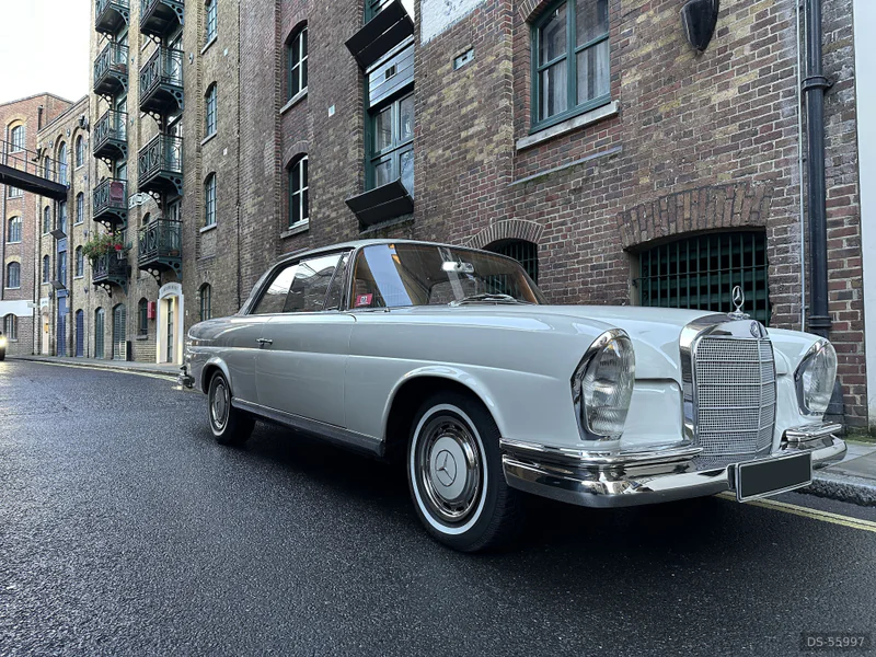 1963 Mercedes-Benz 220SEb in London