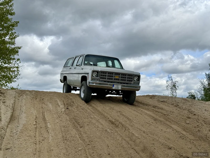 1980 Chevrolet Suburban in Most 3